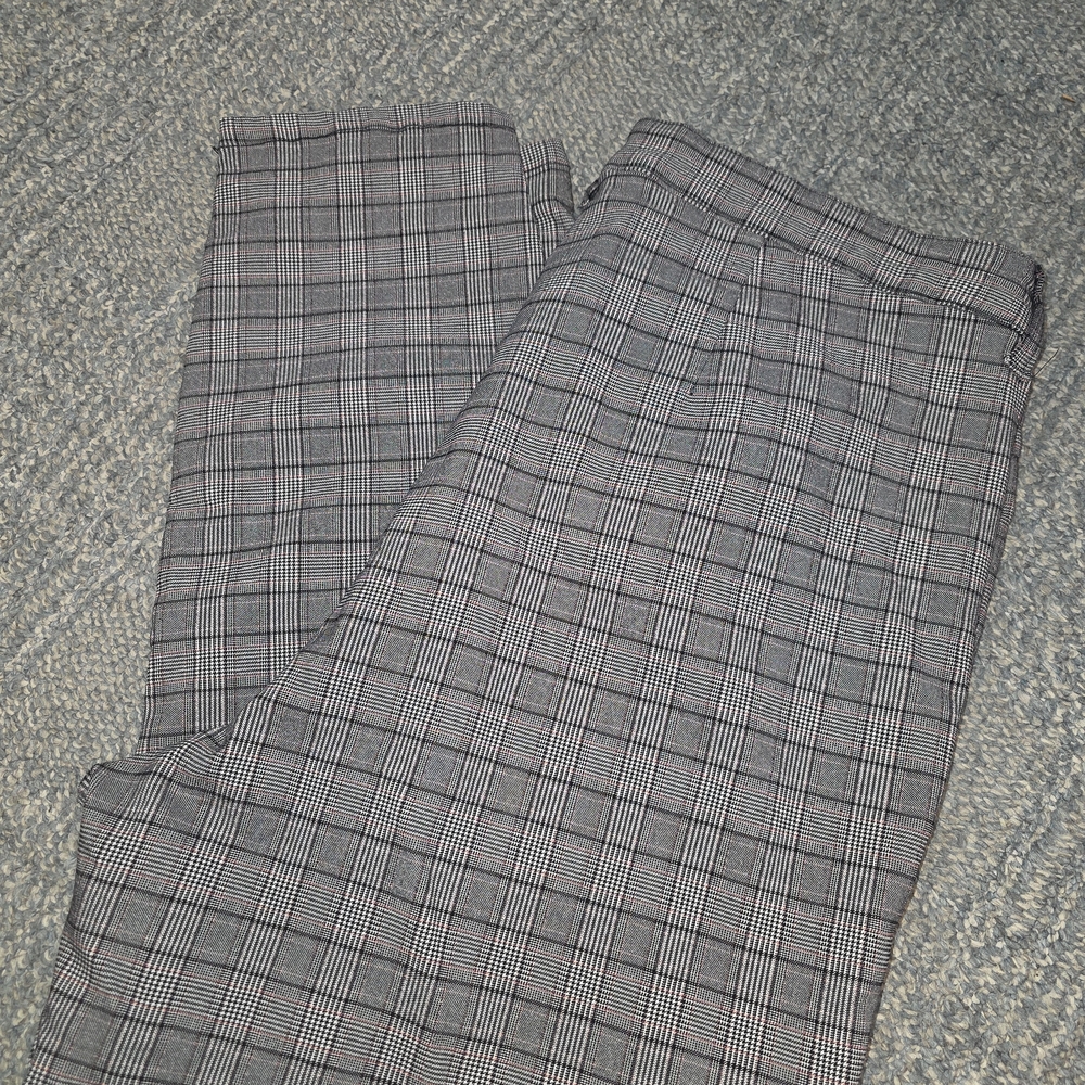 Tommy Hilfiger Black, White & Red Plaid Capri Pants